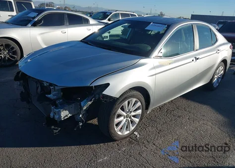 2020 Toyota Camry Le Awd z USA, uszkodzony, nr VIN 4T1C11BK8LU005762